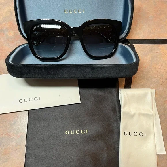 Gucci Women\'s Sunglasses with Black frame and Green-Red Accents Authentic Gucci GG0340S BLACK FRONT BLACK/GREEN/RED STRIPE  main image 3